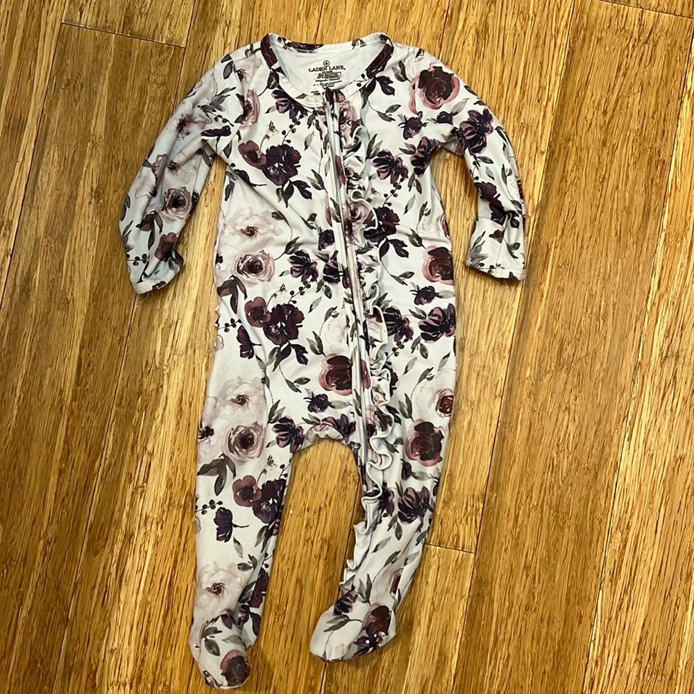 Caden Lane Ruffle Footie